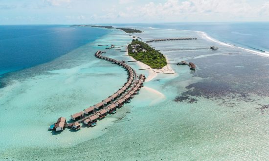 Maldives luxury overwater villas 2025 – best beachfront resorts guide
